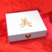 Dřevěná krabička s japonským symbolem krásy - šperkovnice