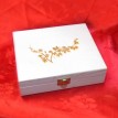 Dřevěná krabička s květinou v2 - šperkovnice